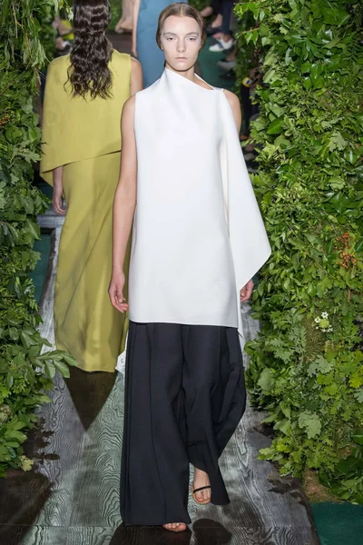 Look 25